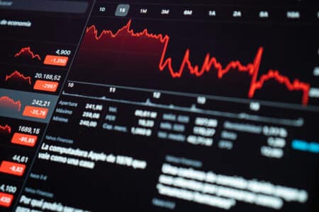 NG Topia - Lindice parisien CAC 40 a ainsi enregistre une baisse importante de 223 a la mi seance tombant a 7.05961 points atteignant meme un plus bas sous les 7.000 points.